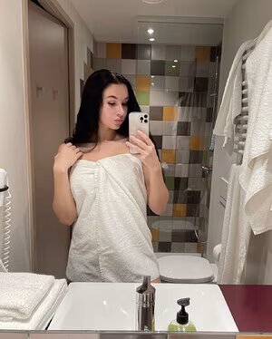 Ariaphoenixfree #390836