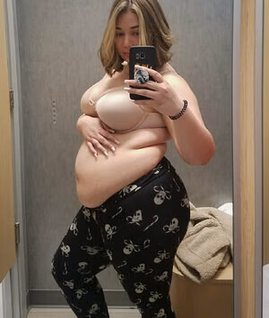 Couchqueenie #1043508